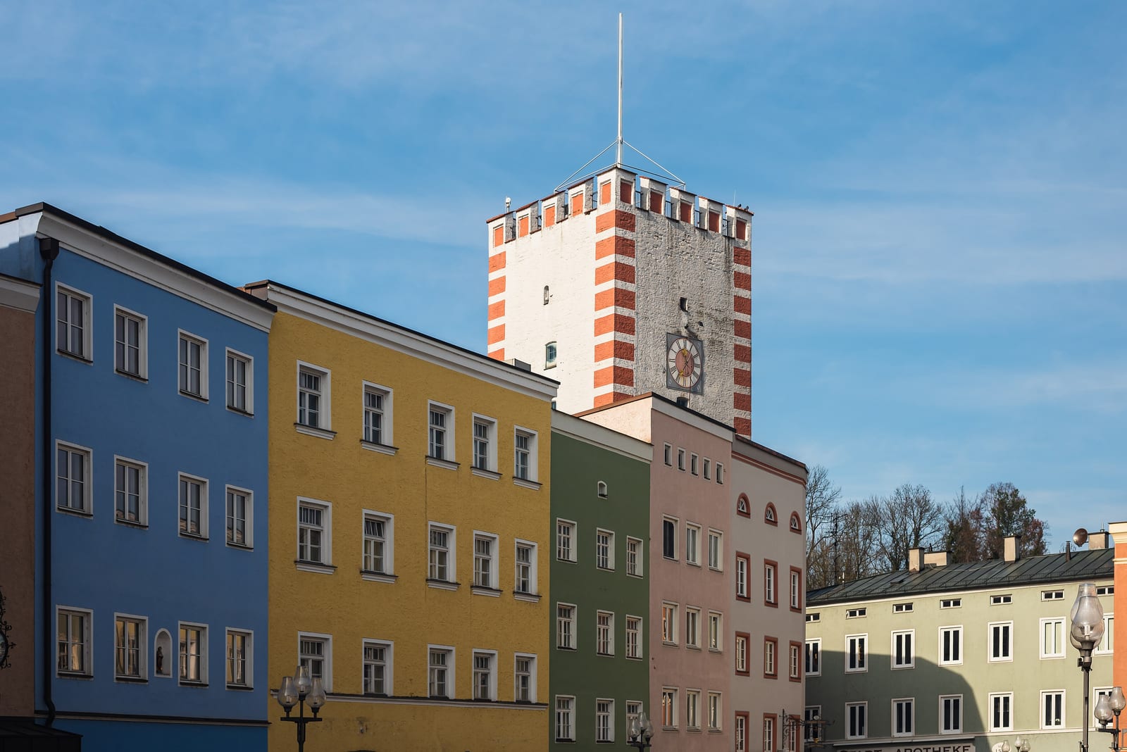 Stadtplatz Mühldorf am Inn mit dem Münchner Torturm